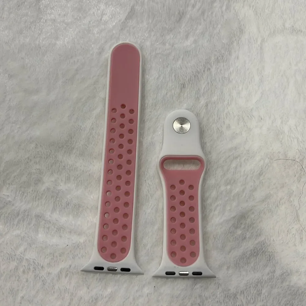 NWOT Apple Watch sports band (42/44)